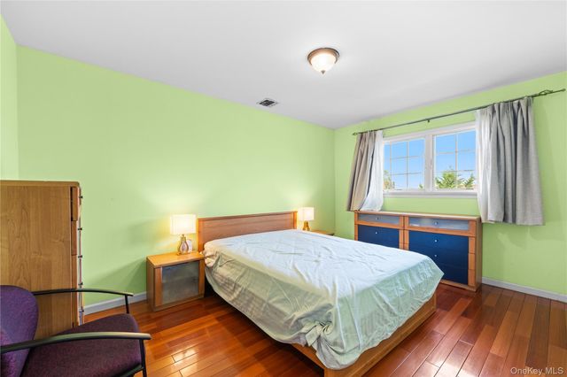 335 Cresthaven Lane, Whitestone, NY 11357