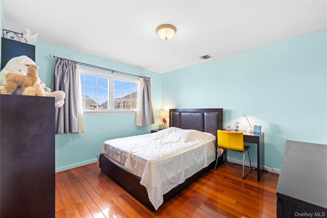 335 Cresthaven Lane, Whitestone, NY 11357