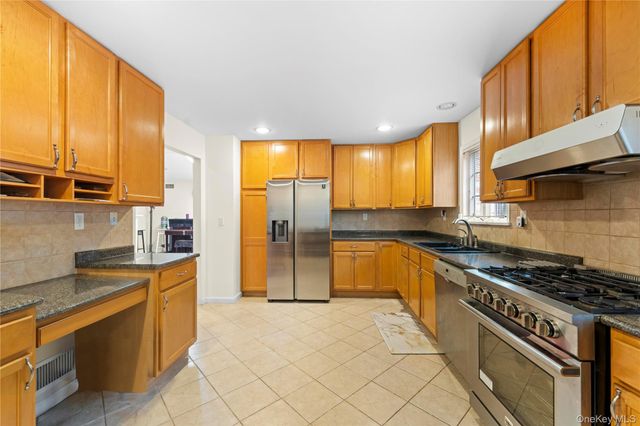 335 Cresthaven Lane, Whitestone, NY 11357