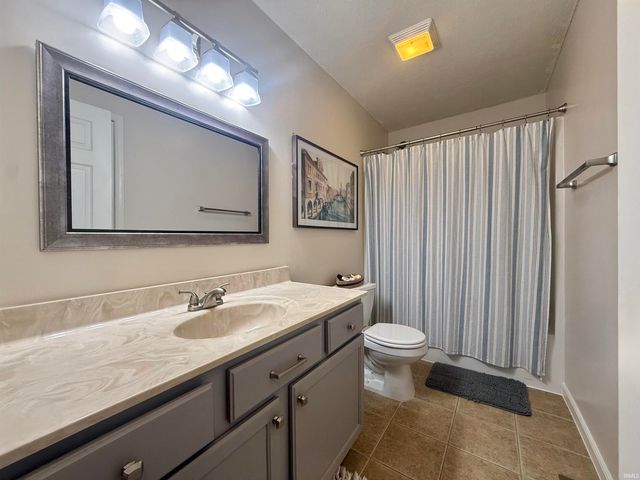 1329 Bowden Drive, Evansville, IN 47725