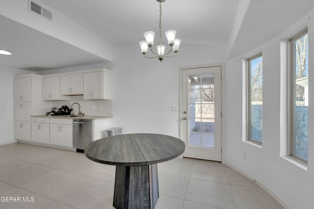 389 PLATEAU Drive, Socorro, TX 79927