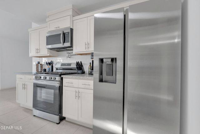 389 PLATEAU Drive, Socorro, TX 79927