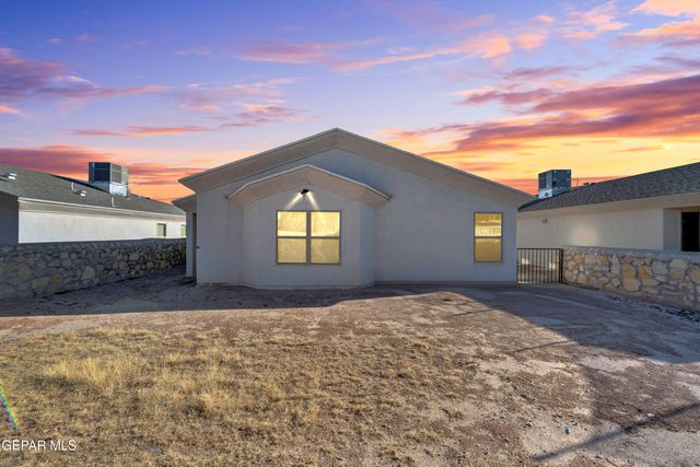 389 PLATEAU Drive, Socorro, TX 79927