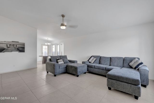 389 PLATEAU Drive, Socorro, TX 79927