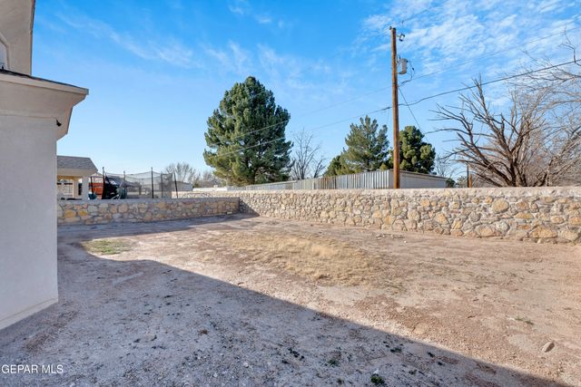 389 PLATEAU Drive, Socorro, TX 79927