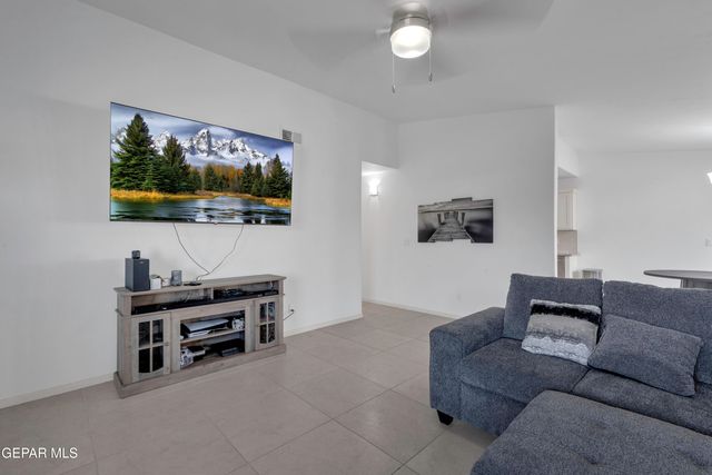 389 PLATEAU Drive, Socorro, TX 79927