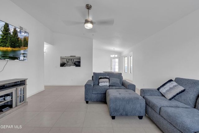 389 PLATEAU Drive, Socorro, TX 79927