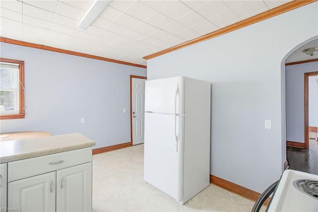 5825 Reynolda Road, Winston-salem, NC 27106