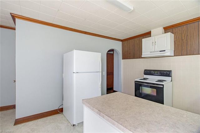5825 Reynolda Road, Winston-salem, NC 27106