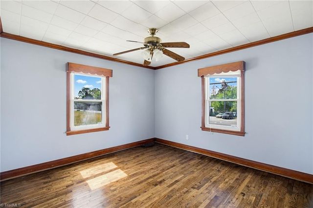 5825 Reynolda Road, Winston-salem, NC 27106