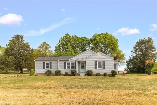 5825 Reynolda Road, Winston-salem, NC 27106