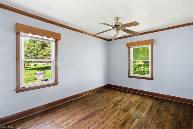 5825 Reynolda Road, Winston-salem, NC 27106