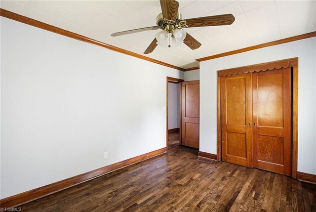 5825 Reynolda Road, Winston-salem, NC 27106