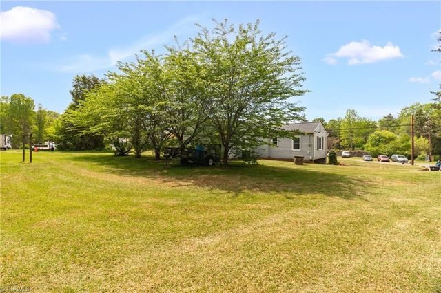 5825 Reynolda Road, Winston-salem, NC 27106