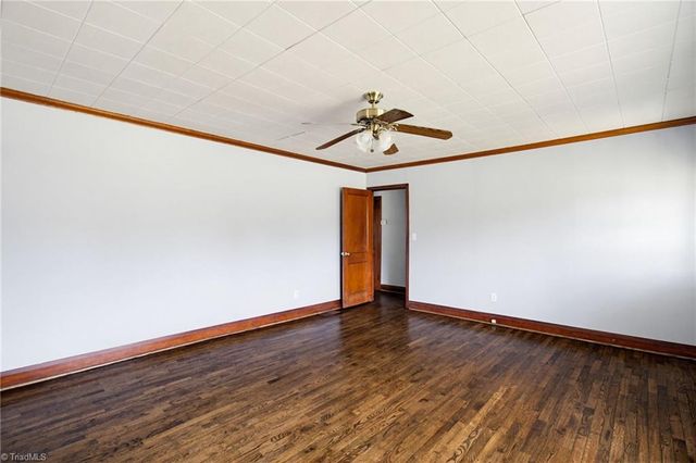 5825 Reynolda Road, Winston-salem, NC 27106