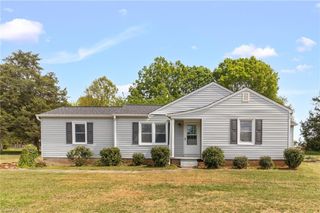 5825 Reynolda Road, Winston-salem, NC 27106