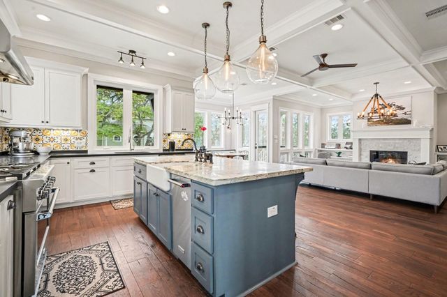 131 Queen Road, Clear Lake Shores, TX 77565