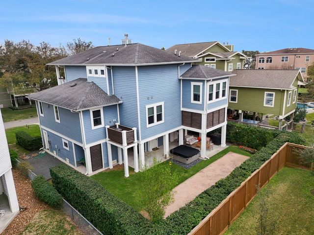 131 Queen Road, Clear Lake Shores, TX 77565