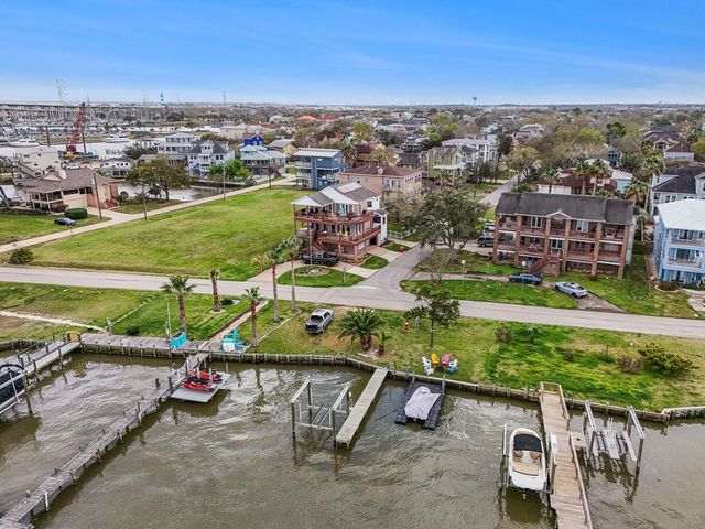 131 Queen Road, Clear Lake Shores, TX 77565