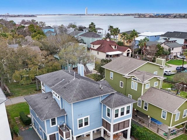 131 Queen Road, Clear Lake Shores, TX 77565