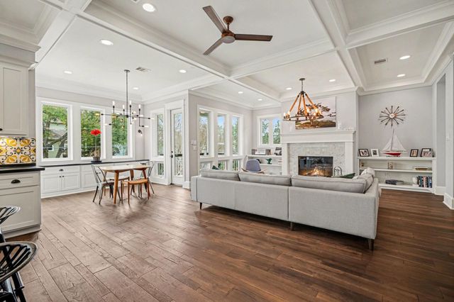 131 Queen Road, Clear Lake Shores, TX 77565