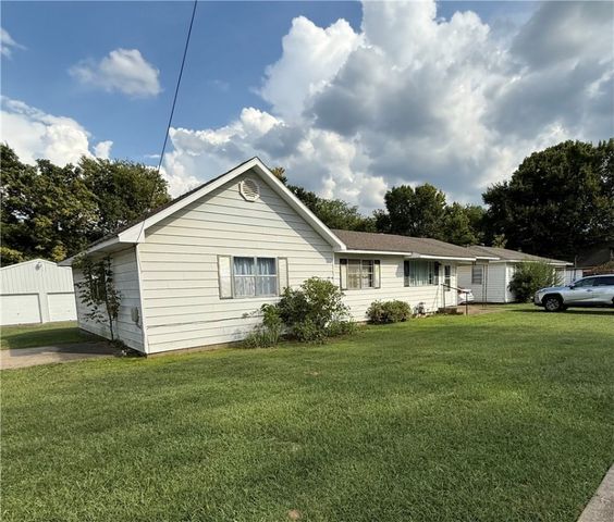 210-212 N Main Avenue, Lincoln, AR 72744