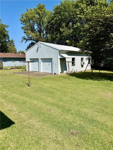 210-212 N Main Avenue, Lincoln, AR 72744