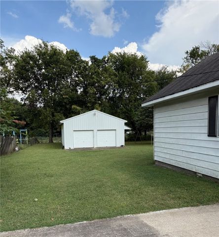 210-212 N Main Avenue, Lincoln, AR 72744