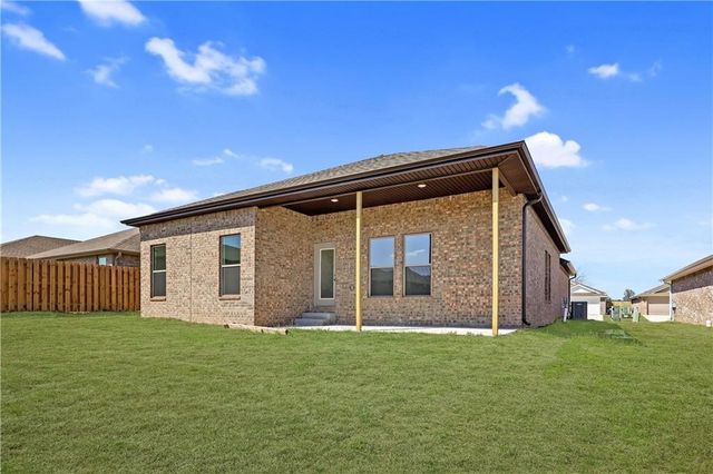 417 NW 62nd Avenue, Bentonville, AR 72713