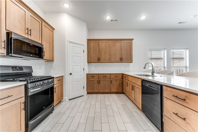 417 NW 62nd Avenue, Bentonville, AR 72713