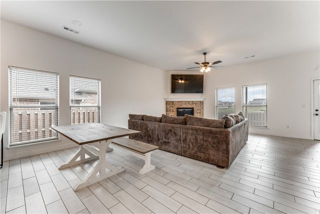 417 NW 62nd Avenue, Bentonville, AR 72713