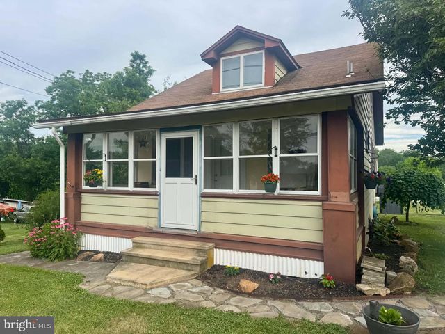 5811 OLEY TURNPIKE RD, Oley, PA 19547