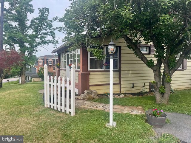 5811 OLEY TURNPIKE RD, Oley, PA 19547