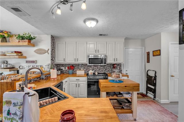 1303 Wolftrap CT, Newport News, VA 23605