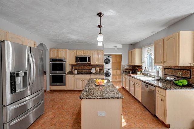 13 Stoneybrook Rd, Charlton, MA 01507
