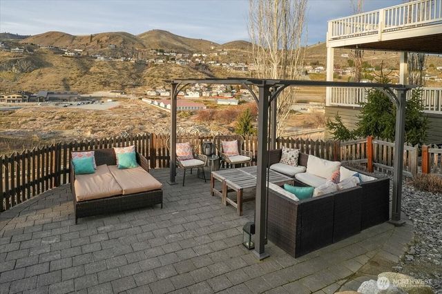118 Porcupine Lane, Chelan, WA 98816