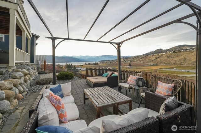 118 Porcupine Lane, Chelan, WA 98816