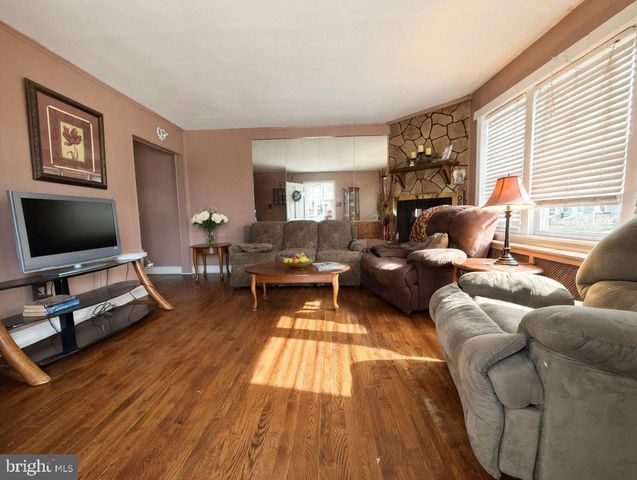 429 SUTTON AVE, Folsom, PA 19033