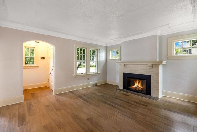 5901 N Shoreland AVENUE, Whitefish Bay, WI 53217