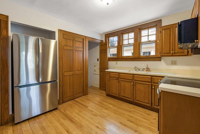 5901 N Shoreland AVENUE, Whitefish Bay, WI 53217