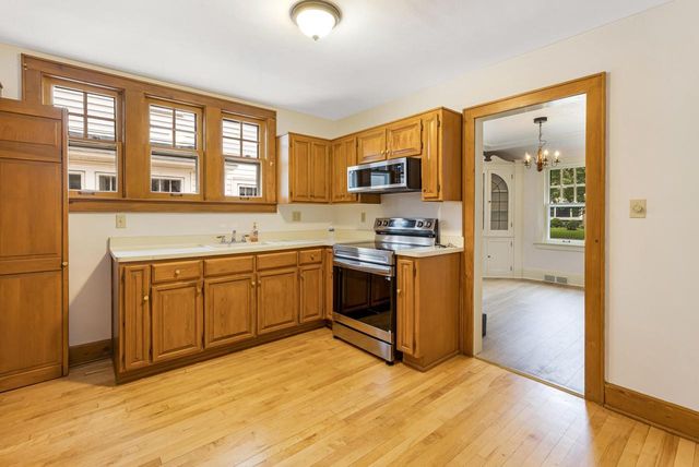 5901 N Shoreland AVENUE, Whitefish Bay, WI 53217