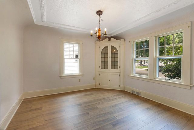 5901 N Shoreland AVENUE, Whitefish Bay, WI 53217