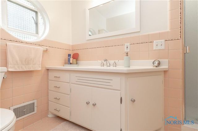 2929 Meadowwood Drive, Toledo, OH 43606