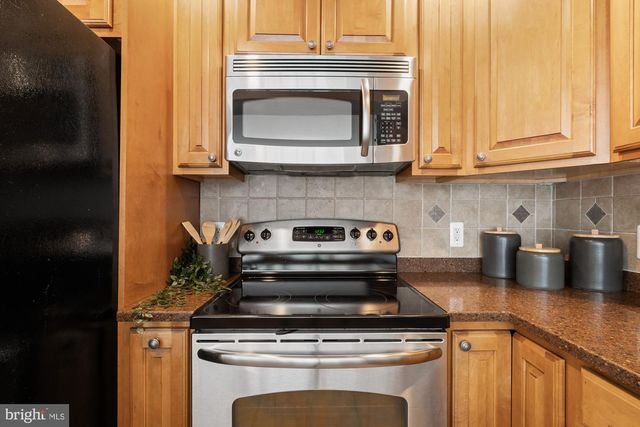 1825 T St NW Apt 104, Washington, DC 20009