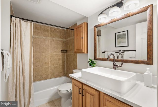 1825 T St NW Apt 104, Washington, DC 20009