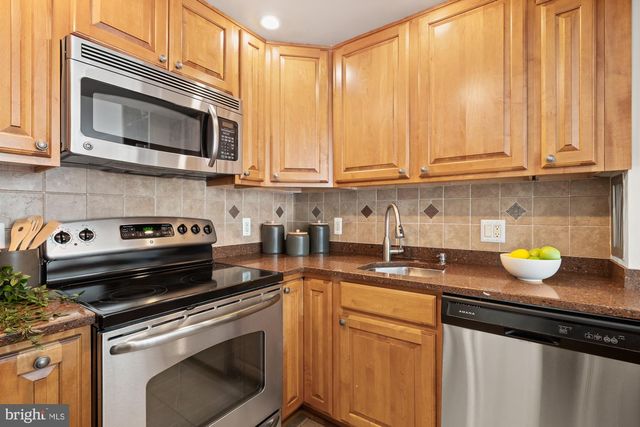 1825 T St NW Apt 104, Washington, DC 20009