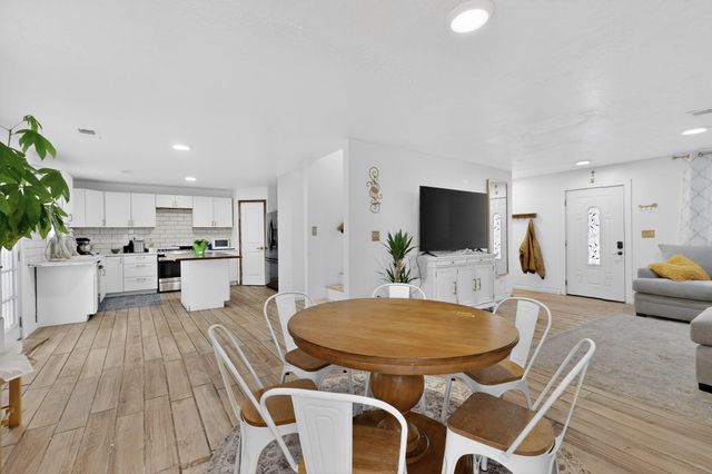 7800 Rainwater Road SW, Albuquerque, NM 87121