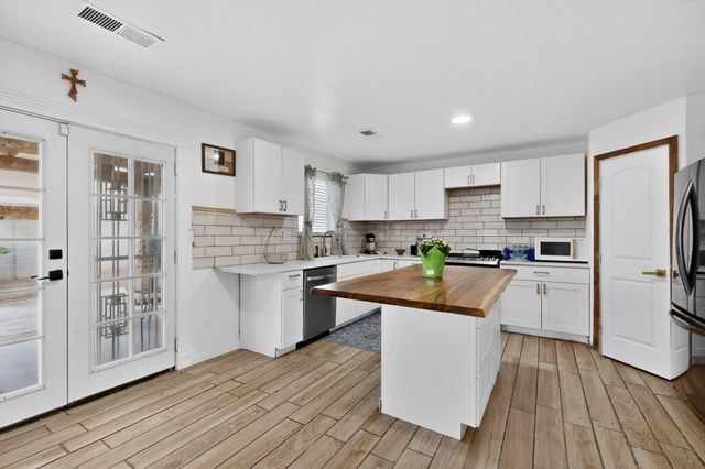 7800 Rainwater Road SW, Albuquerque, NM 87121