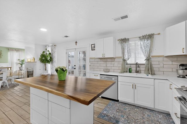 7800 Rainwater Road SW, Albuquerque, NM 87121