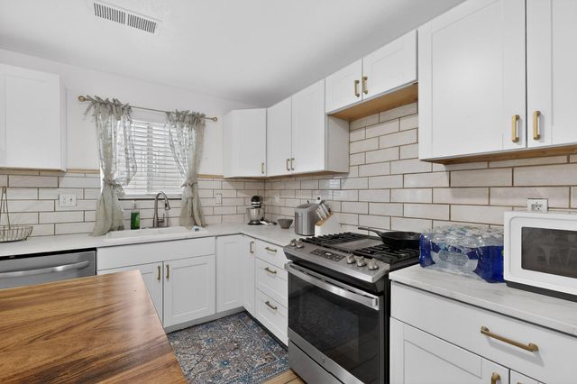 7800 Rainwater Road SW, Albuquerque, NM 87121